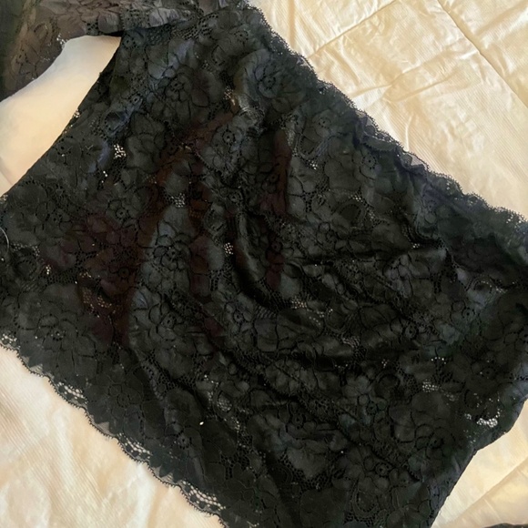 Black Lace Off the Shoulder Top ~ GUESS ~ NEW without Tags ~ SUPER DEAL - Picture 9 of 11
